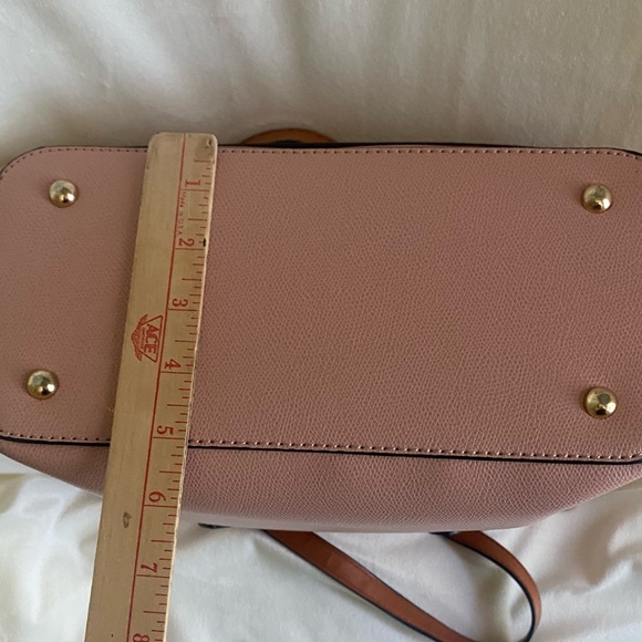 Faux Leather zip top tote, blush pink w/tan undertones, brown trim Gold hardware - Picture 11 of 12